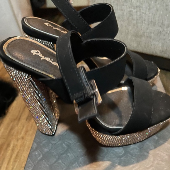 Heels - Picture 2 of 3